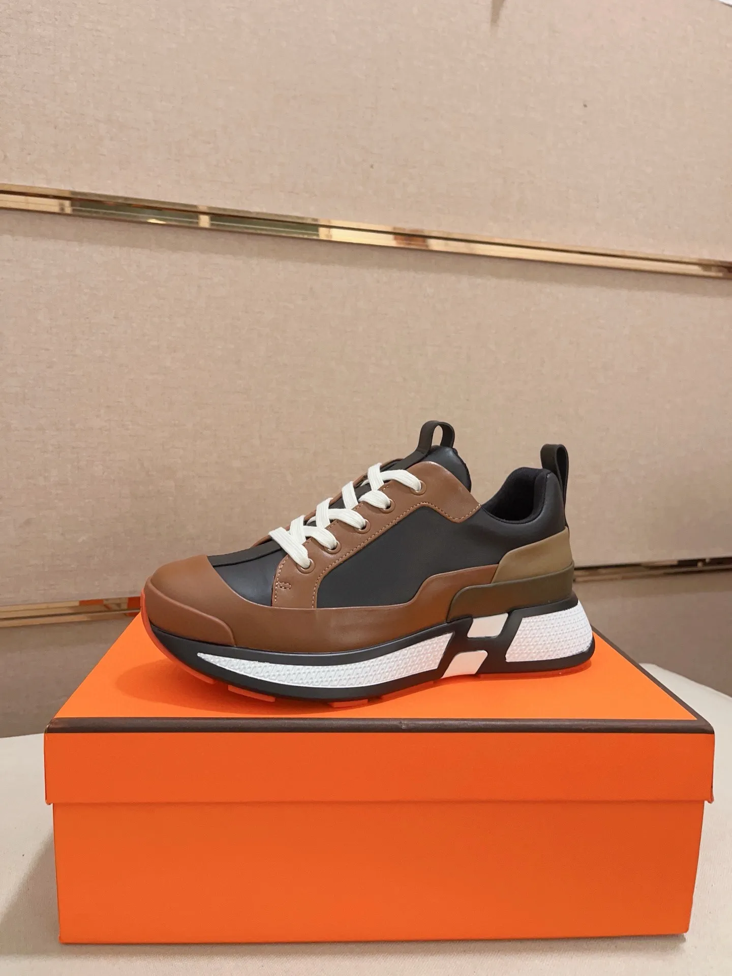 Men's clothing and shoes💰: 660💰《HERMES》【Classic Original Version】Hermès; Top 🔝 Purchasing Agency 🔍🔍Men’s latest 🇺🇸 counters are on sale simultaneously, original imported from Italy ▲▲Silk cowhide with breathable fabric ▲▲ (high-end and expensive Qi·Grade) Exquisite workmanship (Italian 🇮🇹Imported water-dyed 🐂cowhide lining) Sole: Original sole provided by the original factory, ⚠️Exclusive double-layer activity·TPR·Rubber·Combined molded outsole; Super·comfortable·wear-resistant·non-slip·environmental protection The real thing is more beautiful if you take the real thing (high quality, follow the order), you can enter and exit the counter at will * Number of yards: 38·39·40·41·42·43·44# (can be customized 45.)